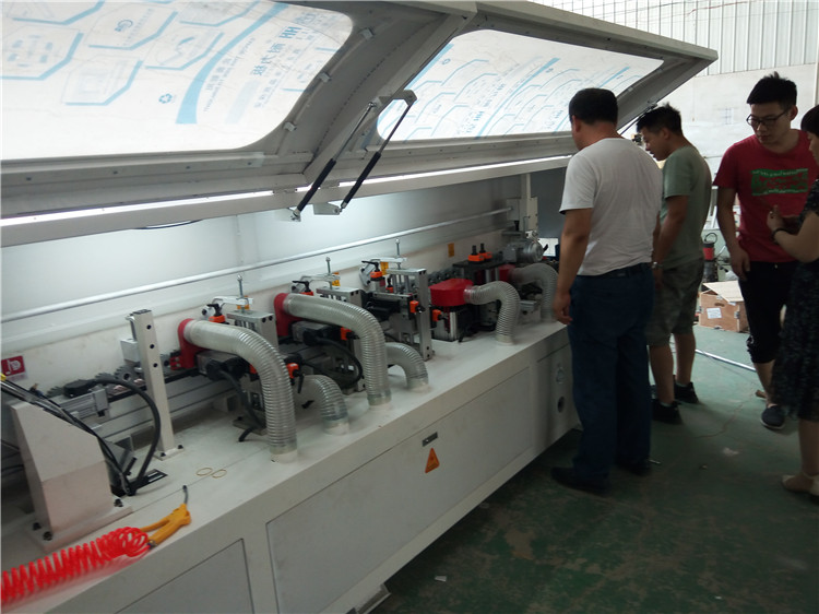 全自動木器封邊機(jī)產(chǎn)品展示